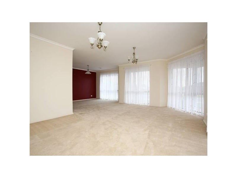 6 Terri-Ester Drive, Berwick VIC 3806