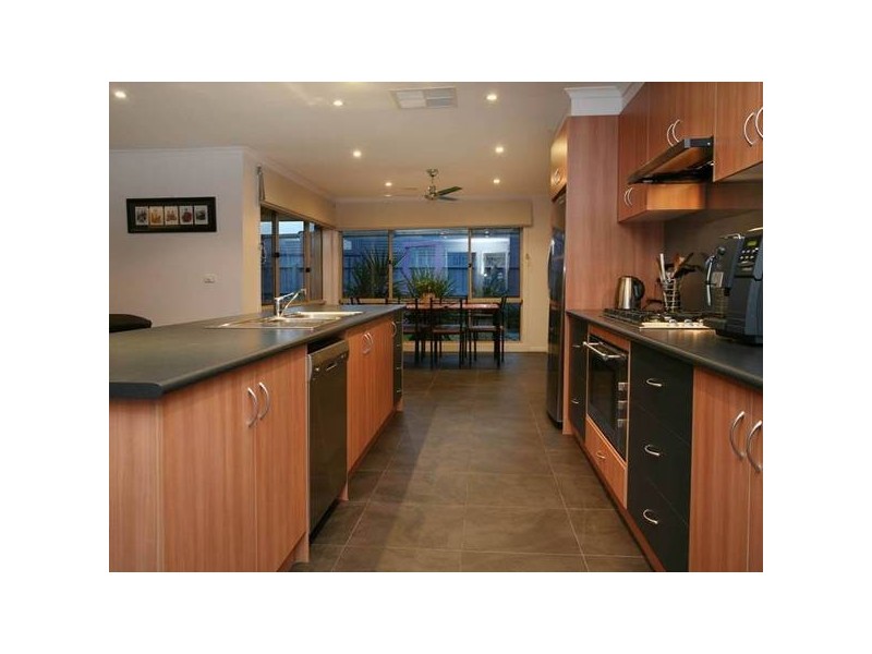 9 Lowanna Avenue, Berwick VIC 3806