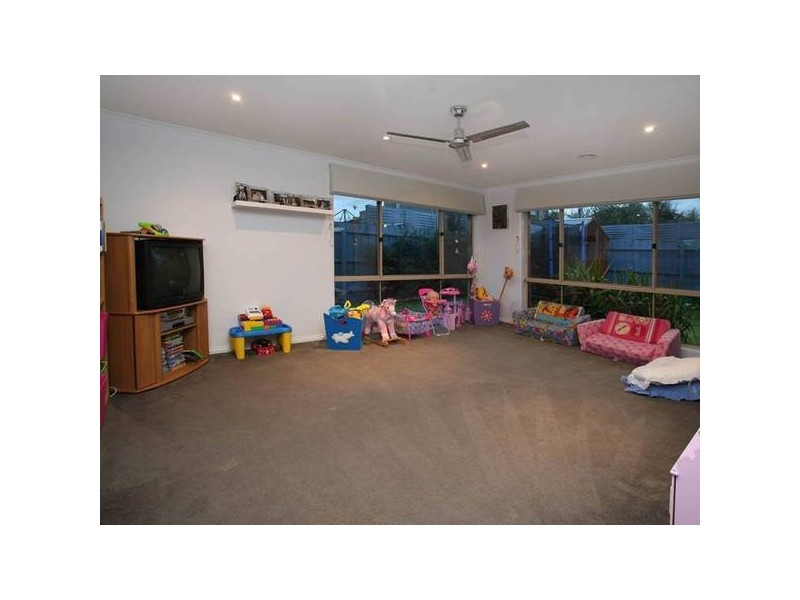 9 Lowanna Avenue, Berwick VIC 3806