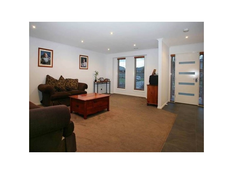 9 Lowanna Avenue, Berwick VIC 3806