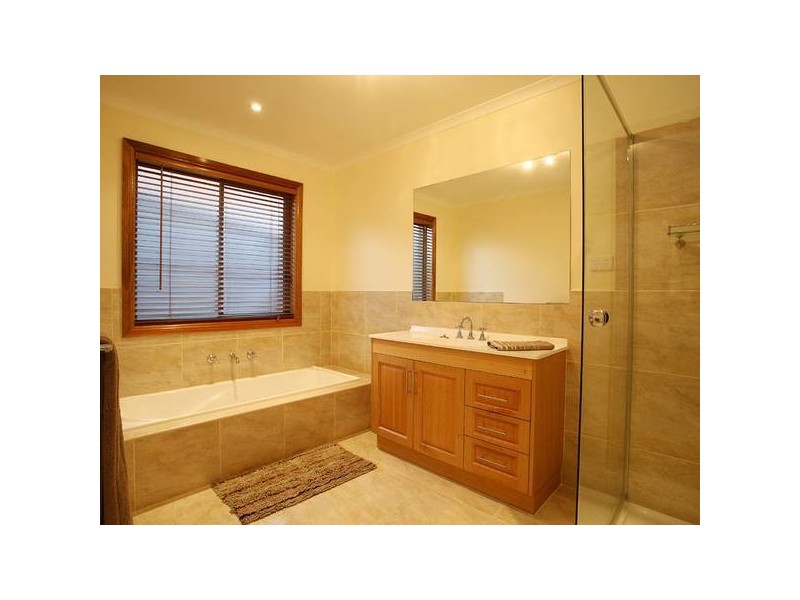 24 North Hidden Valley Circuit, Beaconsfield VIC 3807