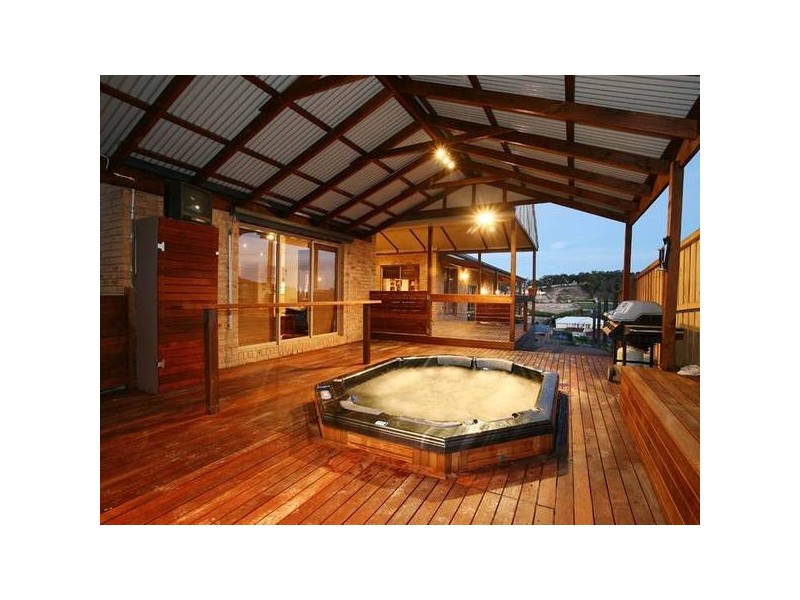 24 North Hidden Valley Circuit, Beaconsfield VIC 3807