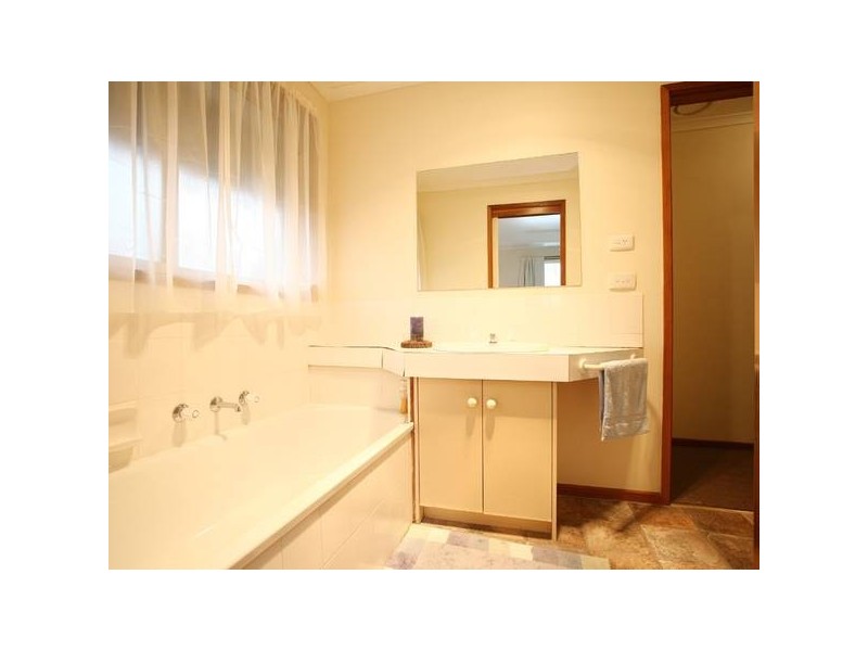 19 Chirnside Road, Berwick VIC 3806