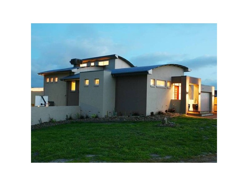37 Sheldon Drive, Berwick VIC 3806