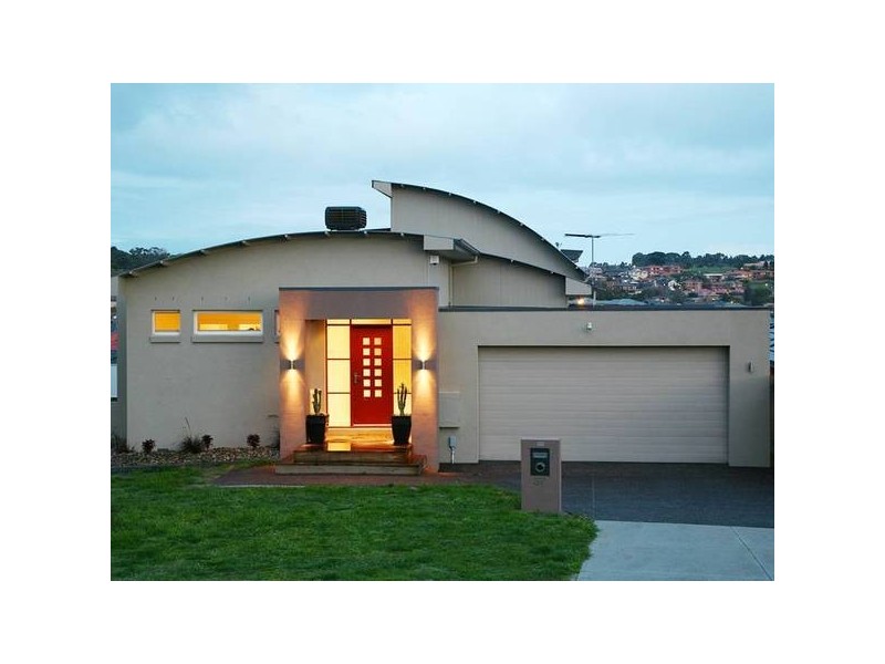37 Sheldon Drive, Berwick VIC 3806