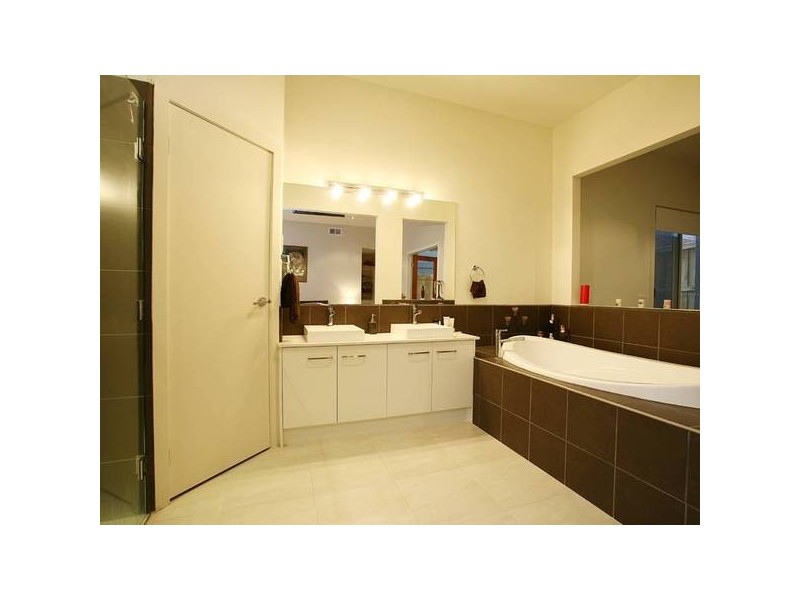37 Sheldon Drive, Berwick VIC 3806
