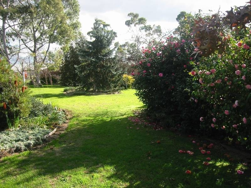 30 Golf Links Road, Berwick VIC 3806