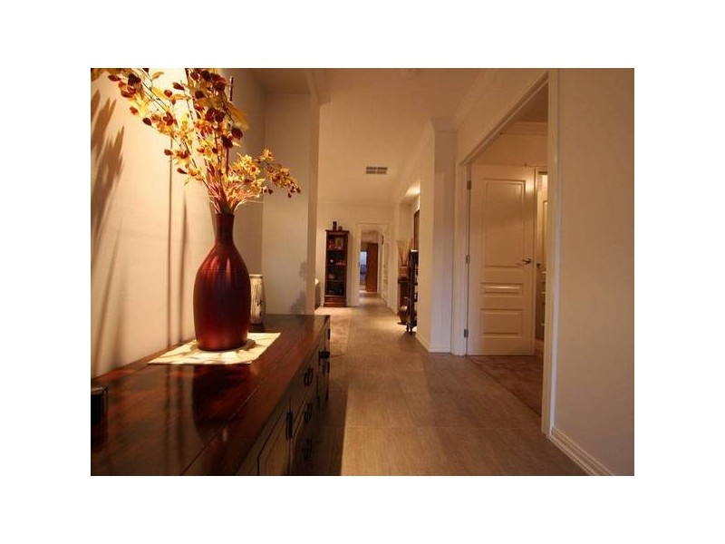 8 Paddington Terrace, Berwick VIC 3806