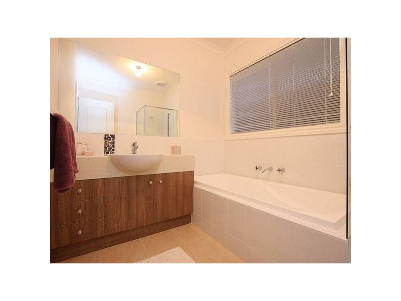 8 Paddington Terrace, Berwick VIC 3806