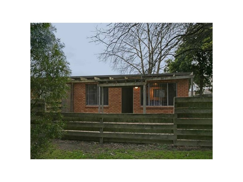 4/7 Manuka Road, Berwick VIC 3806