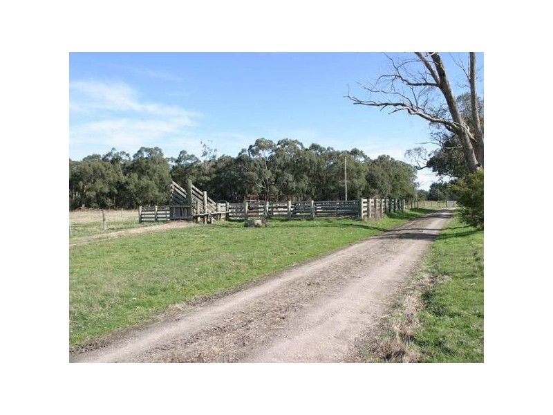 580 Ellis Road, Tonimbuk VIC 3815