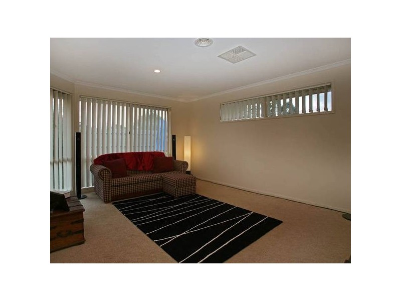 12 Duffy Court, Berwick VIC 3806