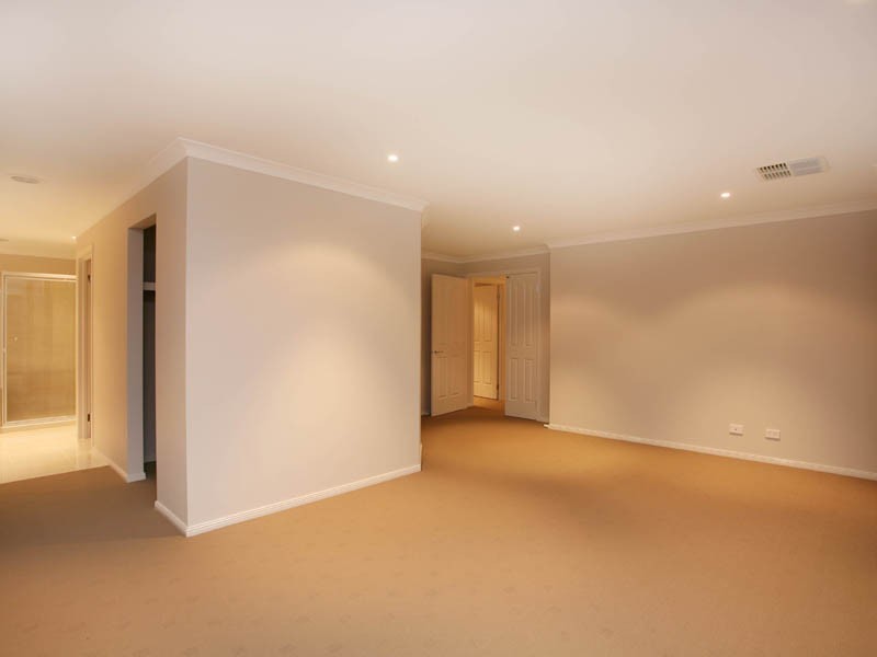 34 Cambridge Drive, Berwick VIC 3806