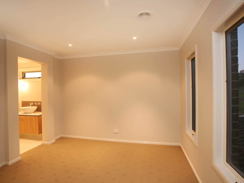 34 Cambridge Drive, Berwick VIC 3806