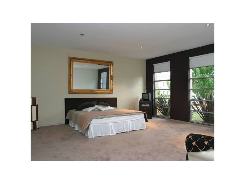 4 Hunt Club Road, Narre Warren South VIC 3805