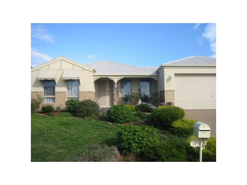17 Marsh Grove, Berwick VIC 3806