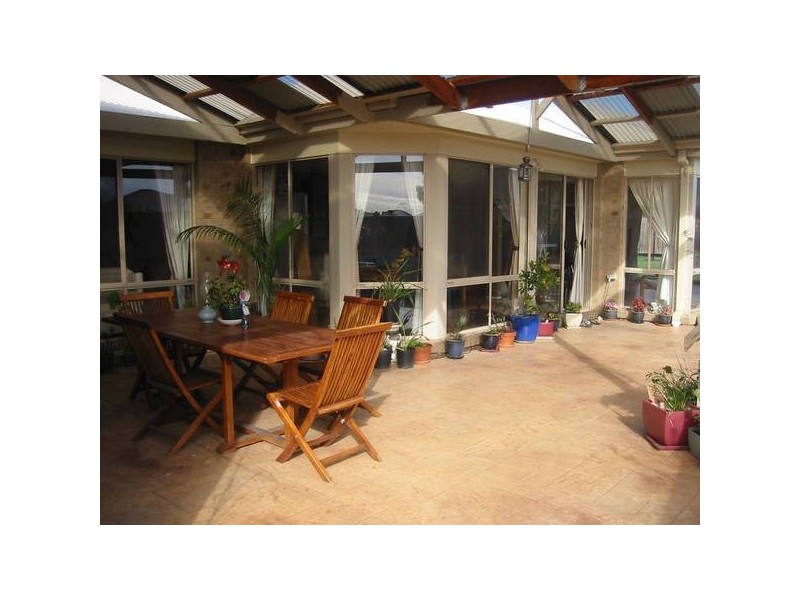 17 Marsh Grove, Berwick VIC 3806