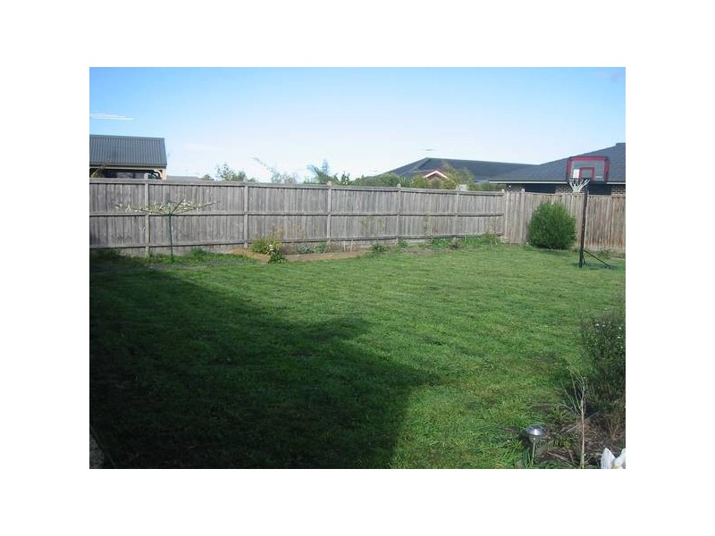 17 Marsh Grove, Berwick VIC 3806