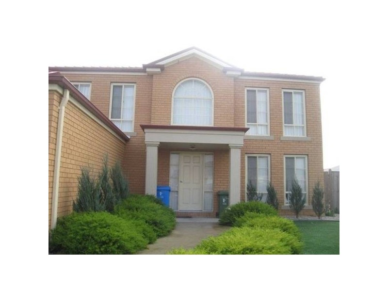 10 Von Nida Drive, Cranbourne North VIC 3977