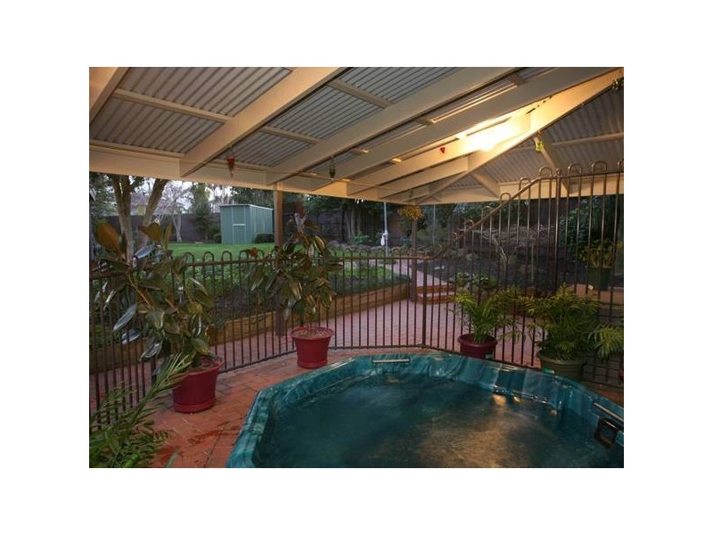 44 Outlook Drive, Berwick VIC 3806