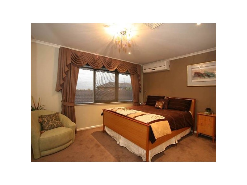 44 Outlook Drive, Berwick VIC 3806