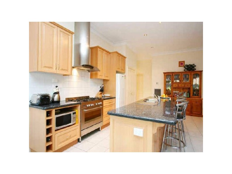 8 Pineview Court, Narre Warren South VIC 3805