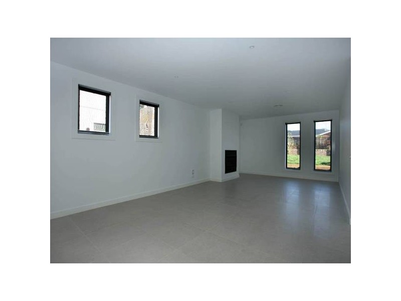 1/4 Buchanan Road, Berwick VIC 3806