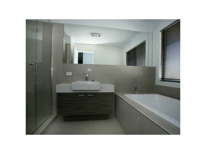 1/4 Buchanan Road, Berwick VIC 3806