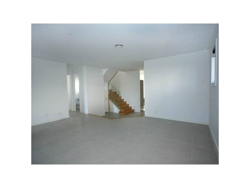 1/4 Buchanan Road, Berwick VIC 3806