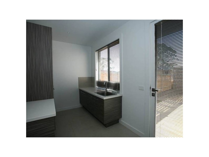 1/4 Buchanan Road, Berwick VIC 3806