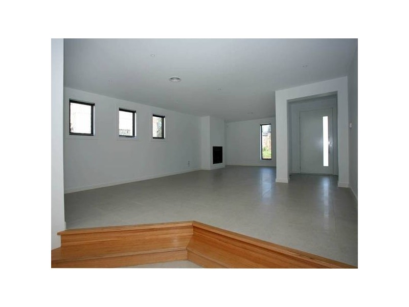 1/4 Buchanan Road, Berwick VIC 3806