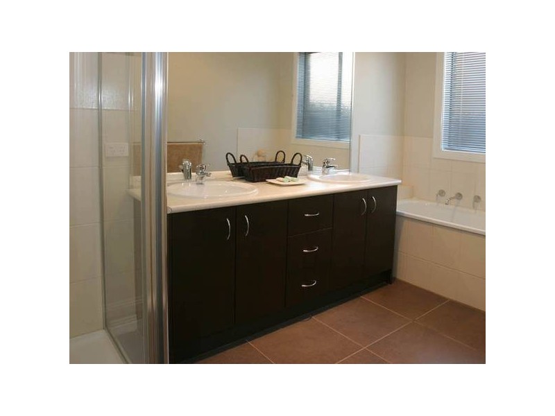 10 Temple-Wood Court, Berwick VIC 3806