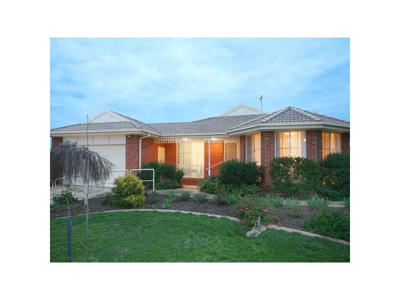 18 Milparinka Way, Berwick VIC 3806
