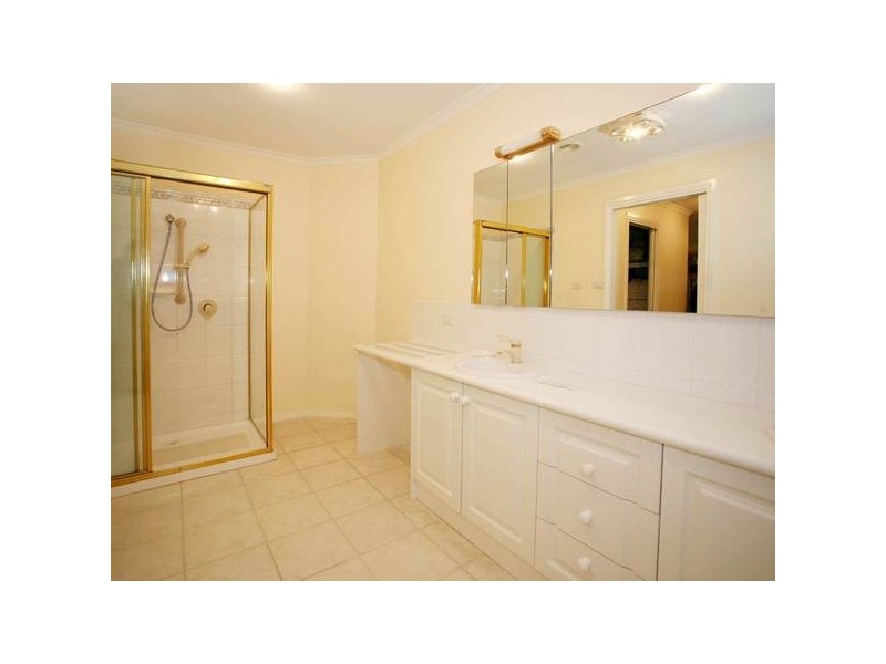 18 Milparinka Way, Berwick VIC 3806