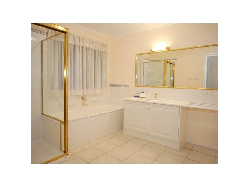 18 Milparinka Way, Berwick VIC 3806