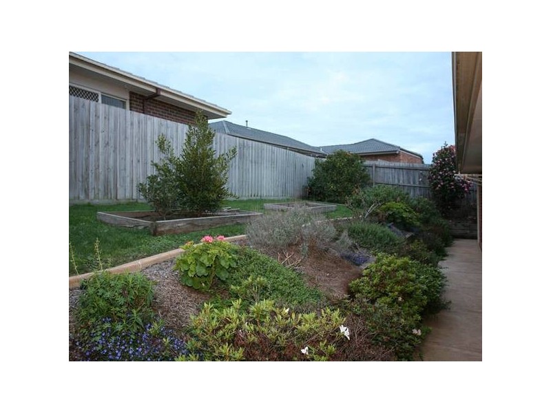 18 Milparinka Way, Berwick VIC 3806