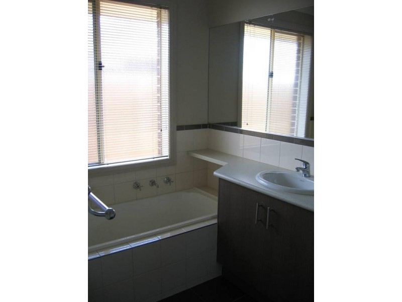 107 Melzak Way, Berwick VIC 3806
