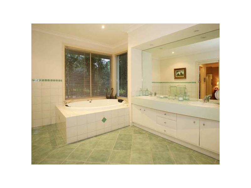 5 Fox Road, Narre Warren North VIC 3804