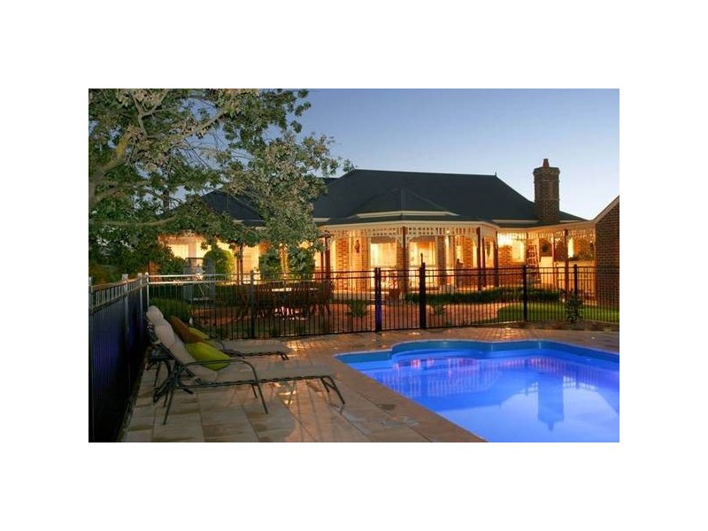 8 Bellaire Court, Narre Warren North VIC 3804