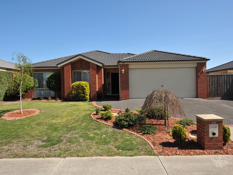 25 Marsh Grove, Berwick VIC 3806