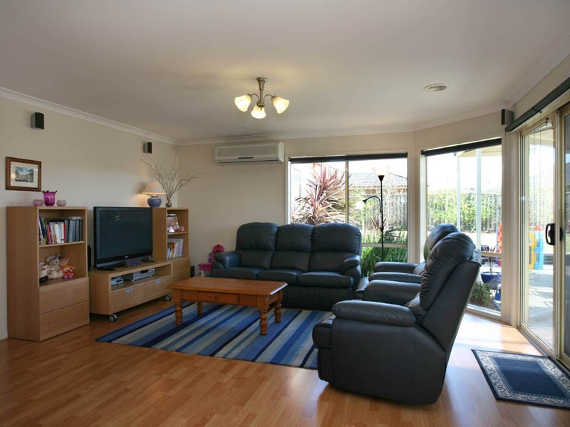 25 Marsh Grove, Berwick VIC 3806