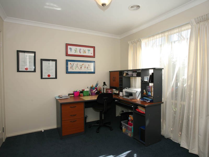 25 Marsh Grove, Berwick VIC 3806