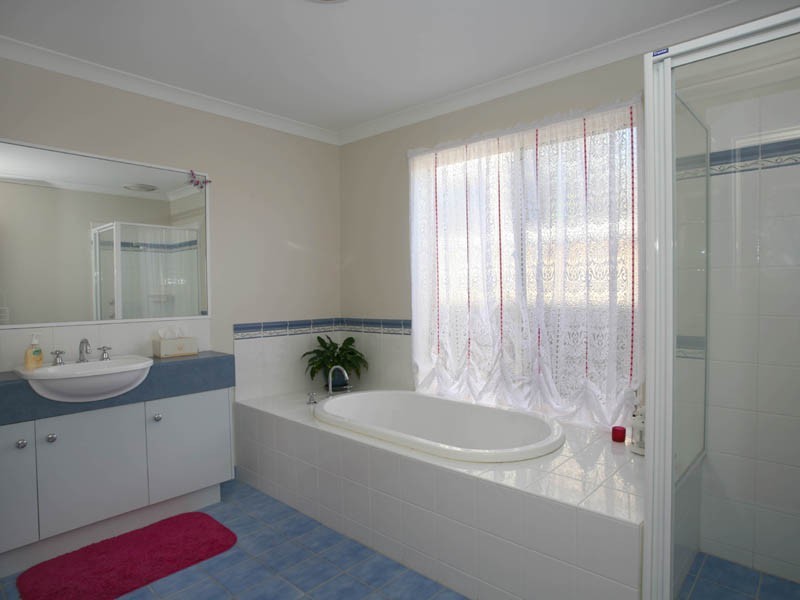 25 Marsh Grove, Berwick VIC 3806