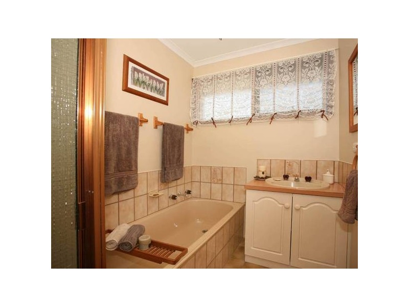 1 Bruce Court, Berwick VIC 3806