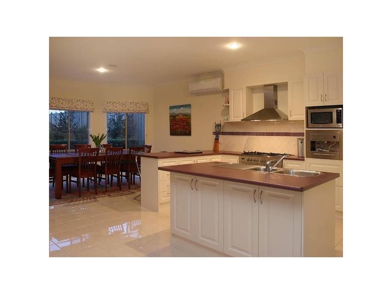 4 Mandurah Chase, Berwick VIC 3806