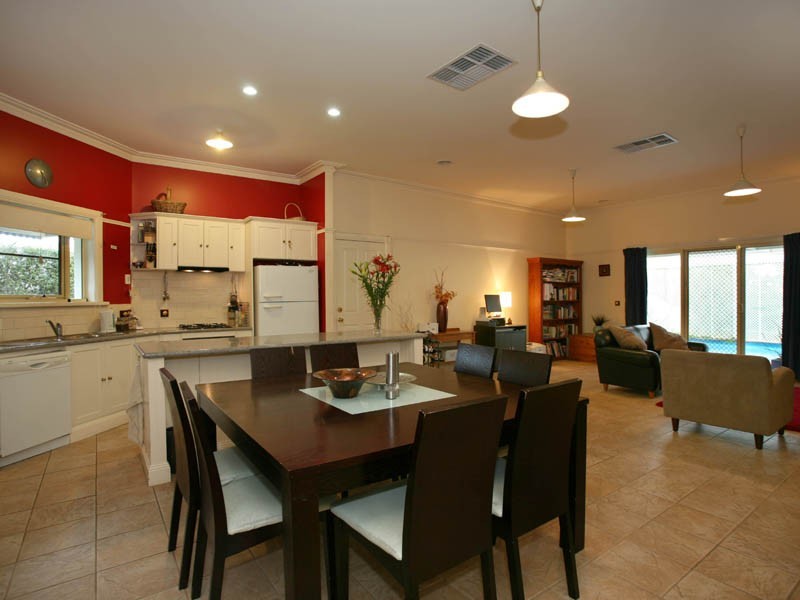 37 Wilona Way, Berwick VIC 3806