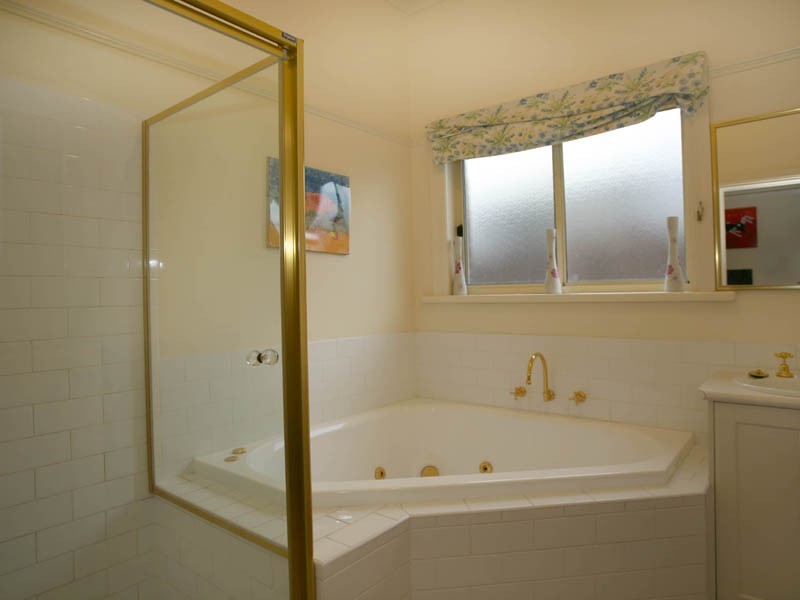 37 Wilona Way, Berwick VIC 3806