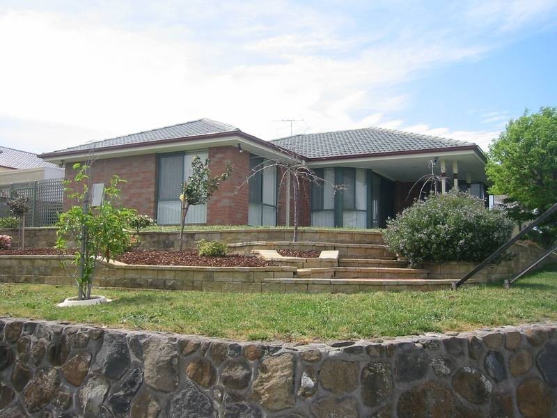 38 Streeton Way, Berwick VIC 3806