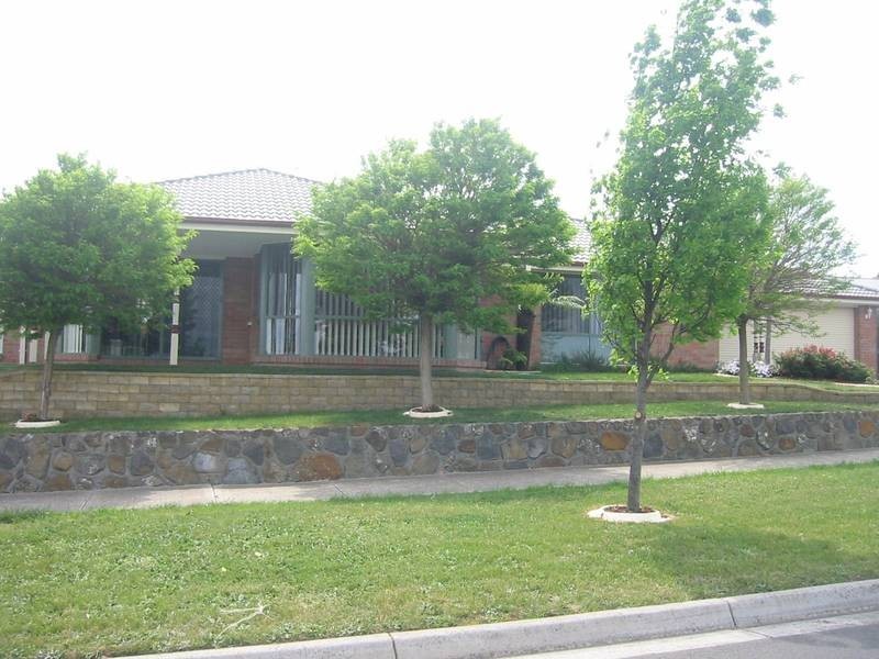 38 Streeton Way, Berwick VIC 3806