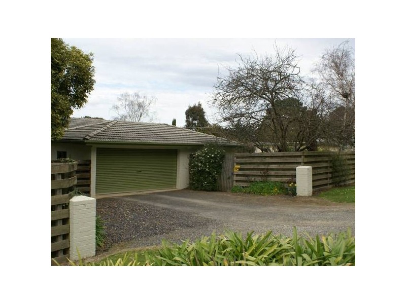 8 Corringham Road, Beaconsfield Upper VIC 3808